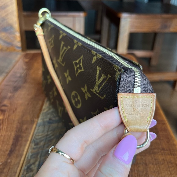 SOLD ‼️ LV Pochette Accessories - Picture 7 of 12